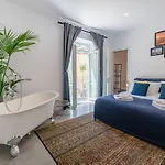 7br 7 En-suite Seafront House Jacuzzi בית נופש