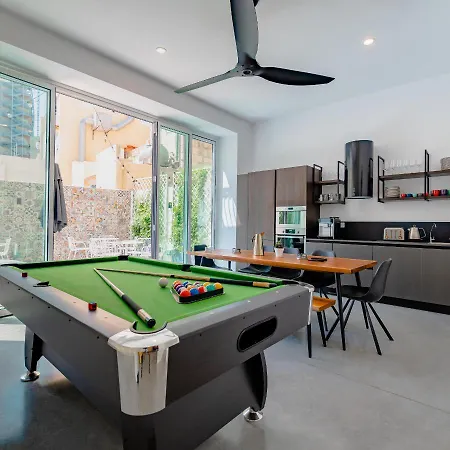 7br 7 En-suite Seafront House Jacuzzi Hébergement de vacances San Ġiljan