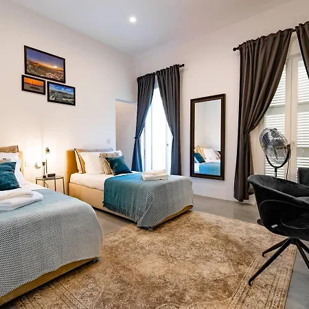 Hébergement de vacances 7br 7 En-suite Seafront House Jacuzzi San Ġiljan