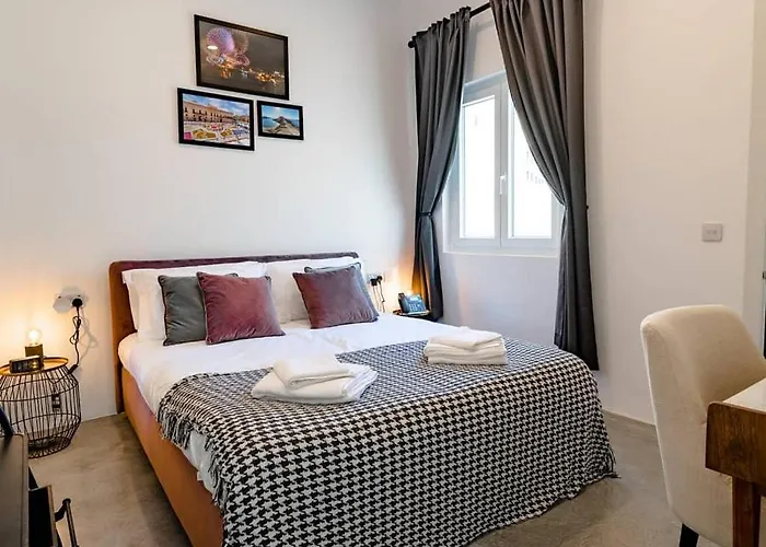 7br 7 En-suite Seafront House Jacuzzi Casa de Férias St. Julian's