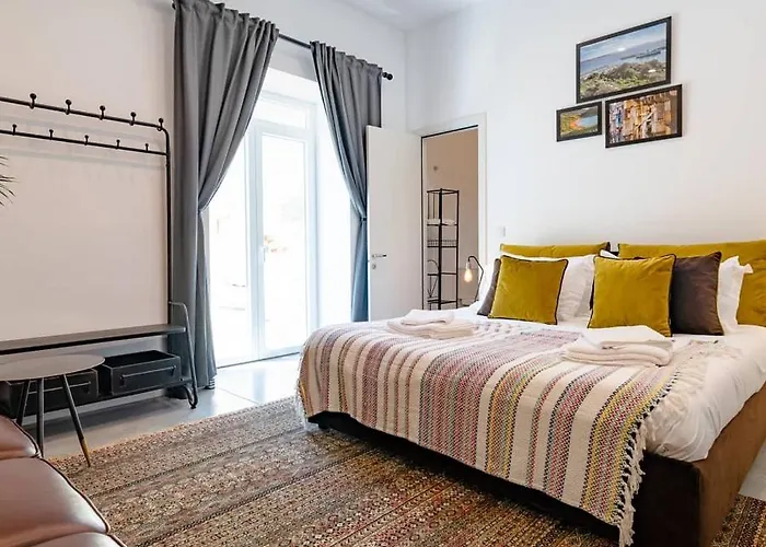 7br 7 En-suite Seafront House Jacuzzi St. Julian's