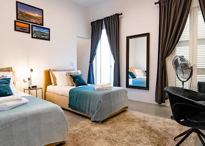 Casa de Férias 7br 7 En-suite Seafront House Jacuzzi St. Julian's